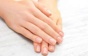 المعهد الذهبي|نصائح وإرشادات قيمة للعناية بالأظافر وصحتها1.-Keep-Your-Fingernails-Dry-And-Clean