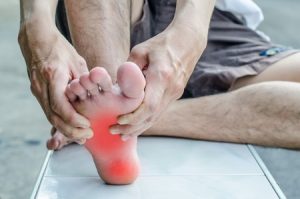 المعهد الذهبي|متاعب القدم وكيفية علاجها طبيعيا47923181 – pain in the foot. massage of male feet. pedicures.
