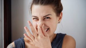 المعهد الذهبي|تخلص من روائح الجسم فقط بهذه الوصفاتFemale gesture smells bad. Headshot woman pinches nose
