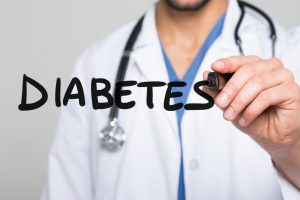 المعهد الذهبي|نصائح مفيدة لمرضى السكريa-doctor-writing-the-word-diabetes