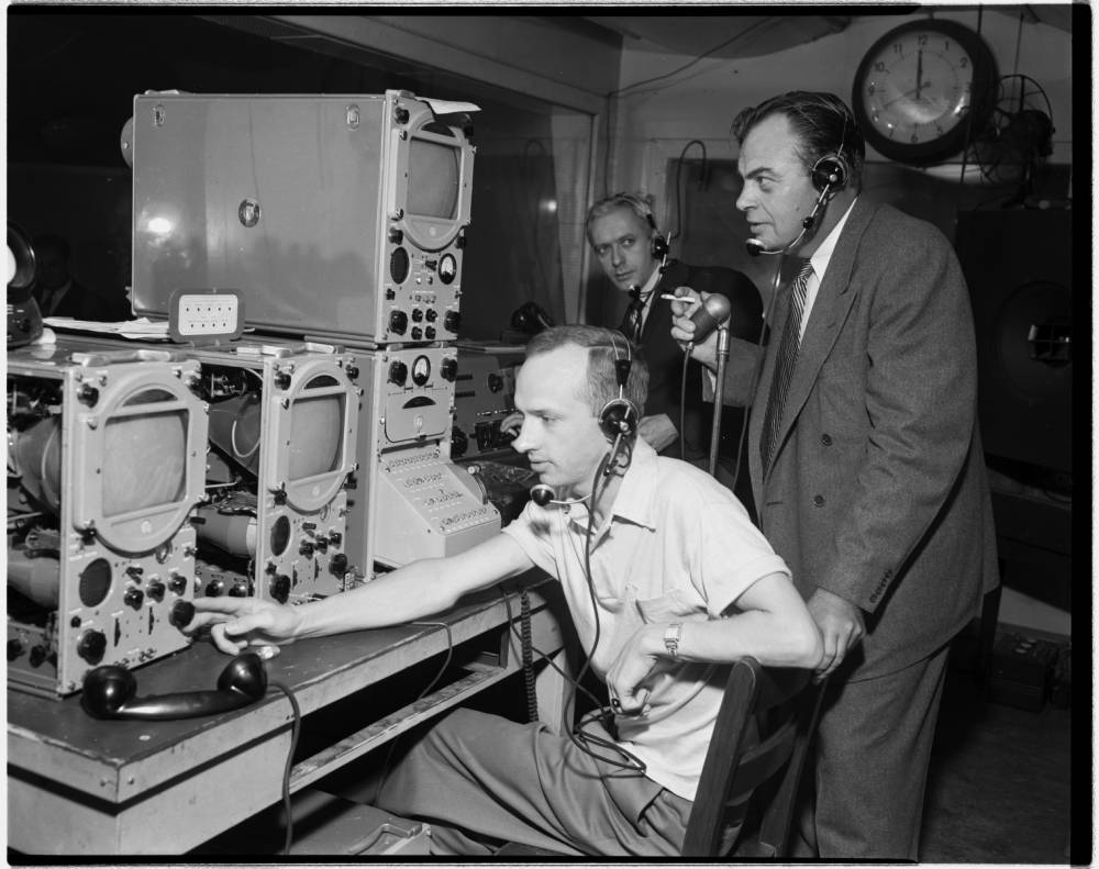 الإذاعة الجزائرية بعد الاستقلال مراحل تطور الإذاعة من الاستقلال الى الآن-  المعهد