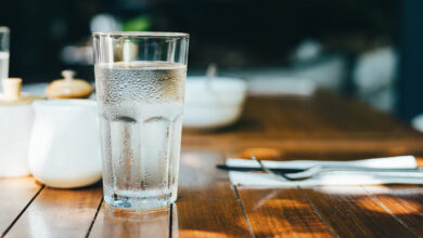 المعهد الذهبي | فوائد شرب الماء قبل الأكل