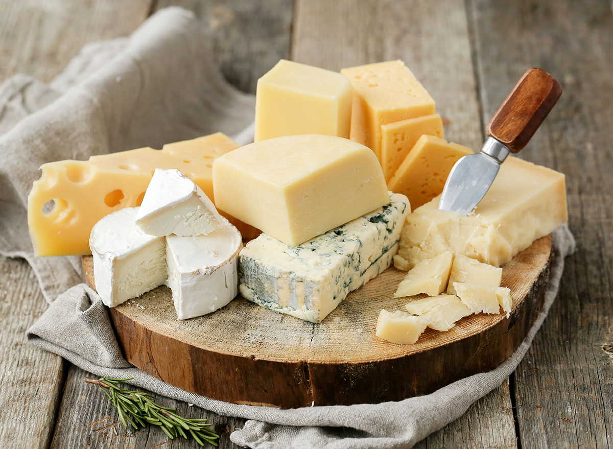 أعراض تمنعك من أكل الجبن