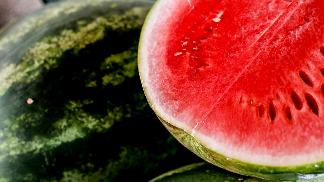 المعهد الذهبي|فوائد البطيخ و ماهو أفضل وقت لأكلهفوائد البطيخ و ماهو أفضل وقت لأكله