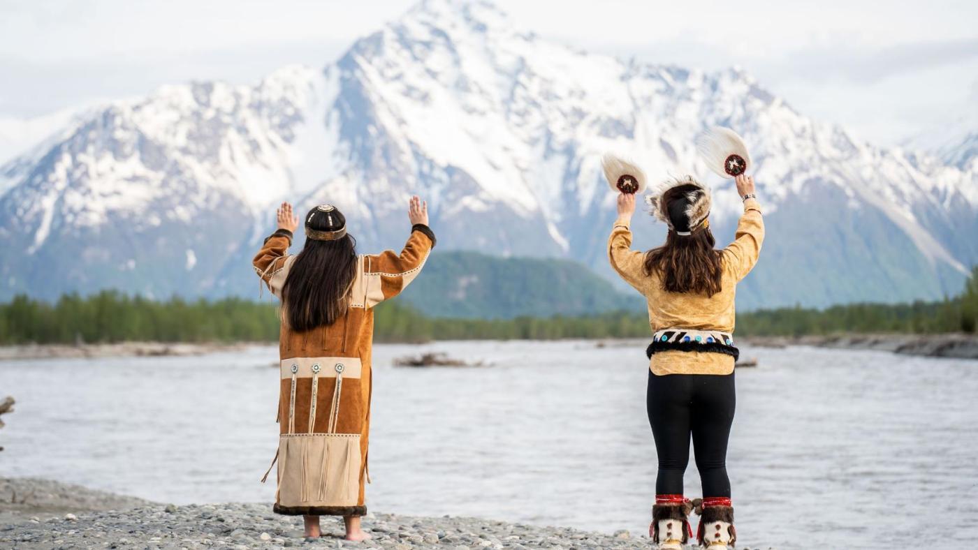 الهنود الحمر وسكان ألاسكا الأصليون